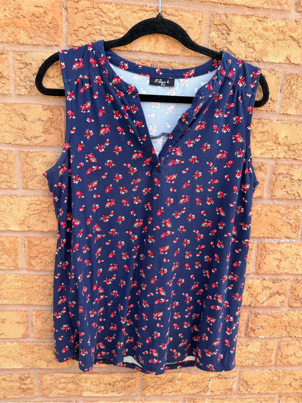 💫10/$25 • 2 Dye 4 Floral Print Split Neck Sleeveless Top